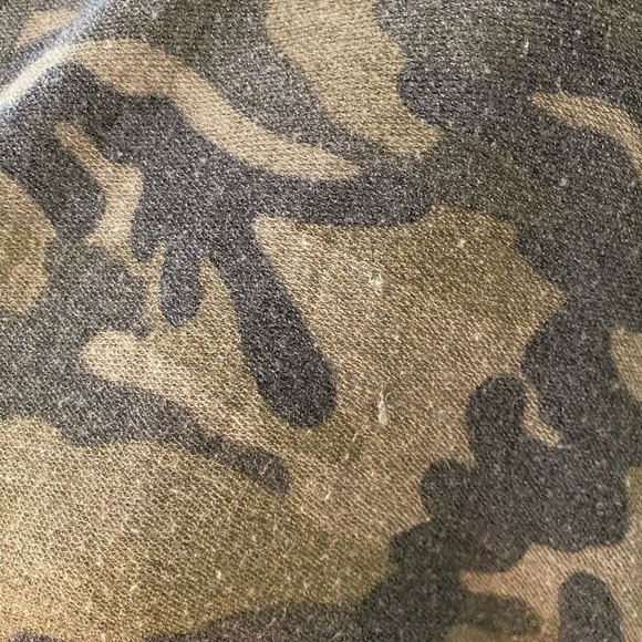 Women’s BLVD Gray and Olive Camo Cardigan Size S/M - Picture 5 of 8